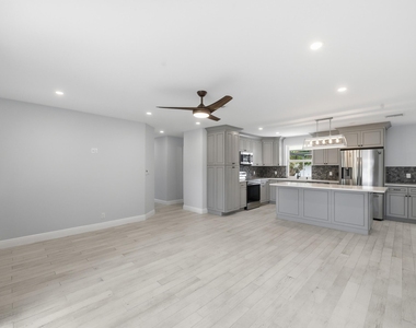 2120 Ne 62nd Court - Photo Thumbnail 5
