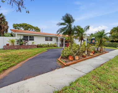 2120 Ne 62nd Court - Photo Thumbnail 2