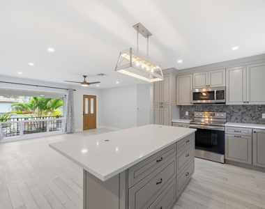 2120 Ne 62nd Court - Photo Thumbnail 9