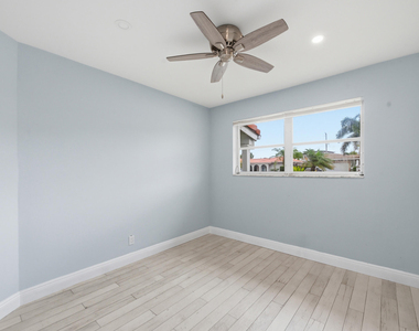 2120 Ne 62nd Court - Photo Thumbnail 13
