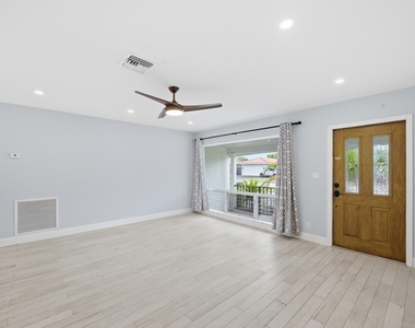 2120 Ne 62nd Court - Photo Thumbnail 6