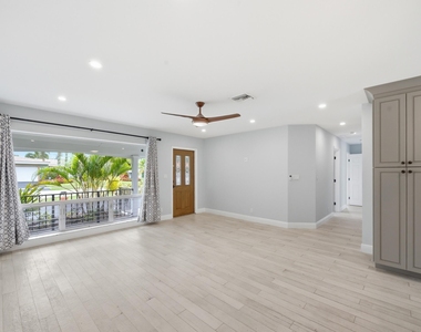 2120 Ne 62nd Court - Photo Thumbnail 8