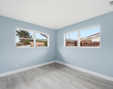 2120 Ne 62nd Court - Photo Thumbnail 15