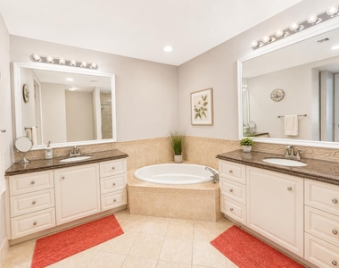 35 Harbour Isle Drive W - Photo Thumbnail 7