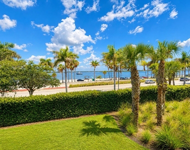 35 Harbour Isle Drive W - Photo Thumbnail 16