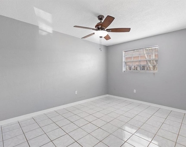 821 Sw 4th Street - Photo Thumbnail 5