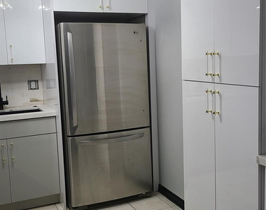 2500 Parkview Drive - Photo Thumbnail 8