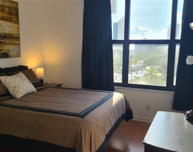2500 Parkview Drive - Photo Thumbnail 16