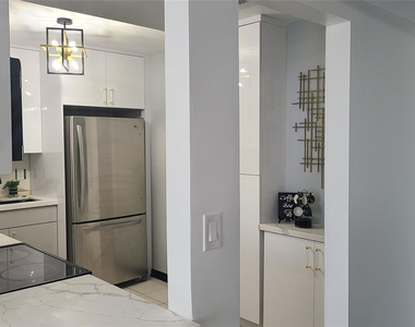 2500 Parkview Drive - Photo Thumbnail 6