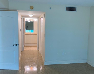 2101 Brickell Avenue - Photo Thumbnail 6