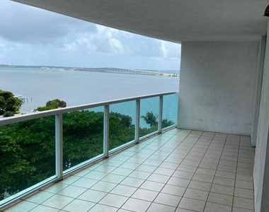 2101 Brickell Avenue - Photo Thumbnail 8