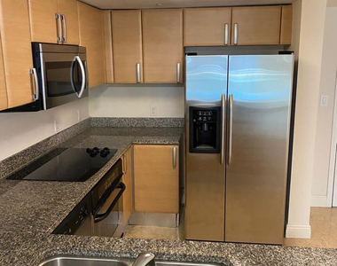 2101 Brickell Avenue - Photo Thumbnail 2