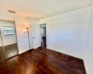2821 Duke Lane - Photo Thumbnail 8