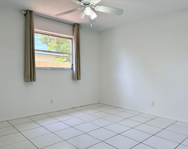 1605 Ne 50th Court - Photo Thumbnail 17