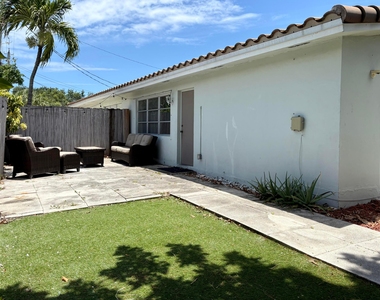 1605 Ne 50th Court - Photo Thumbnail 11