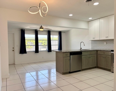 1605 Ne 50th Court - Photo Thumbnail 5