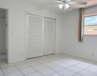 1605 Ne 50th Court - Photo Thumbnail 18