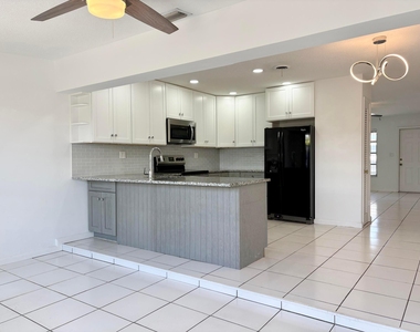 1605 Ne 50th Court - Photo Thumbnail 7