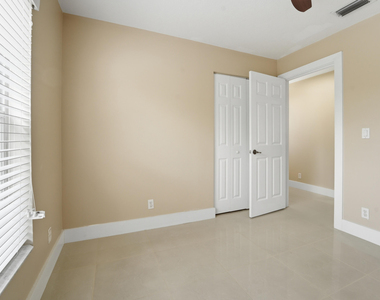 1780 Pierside Circle - Photo Thumbnail 9