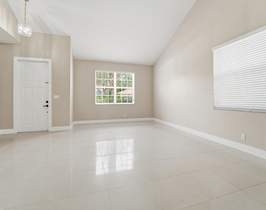 1780 Pierside Circle - Photo Thumbnail 4