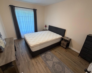 2210 Ne 67th Street - Photo Thumbnail 9