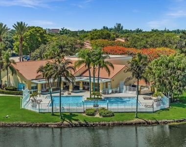 731 Vista Isles Drive - Photo Thumbnail 19