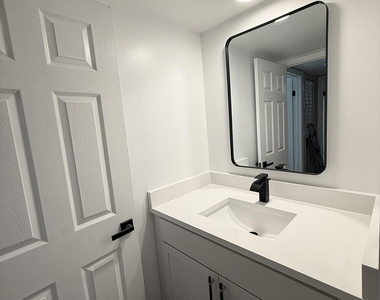 205 Charter Way - Photo Thumbnail 10