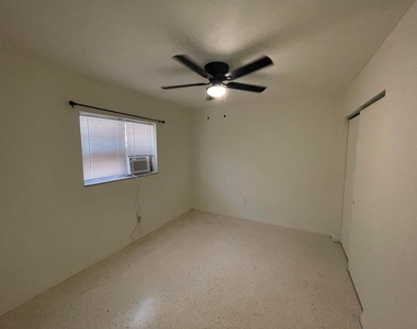 2220 N 19th Avenue - Photo Thumbnail 7
