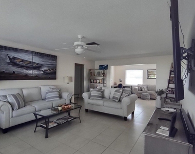 1826 Sw Congress Boulevard - Photo Thumbnail 5