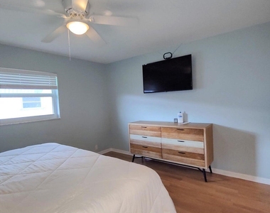 1826 Sw Congress Boulevard - Photo Thumbnail 13