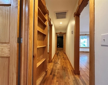 2833 Kent Drive - Photo Thumbnail 9