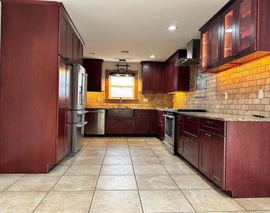 2833 Kent Drive - Photo Thumbnail 4
