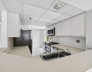 3901 S Flagler Drive - Photo Thumbnail 2