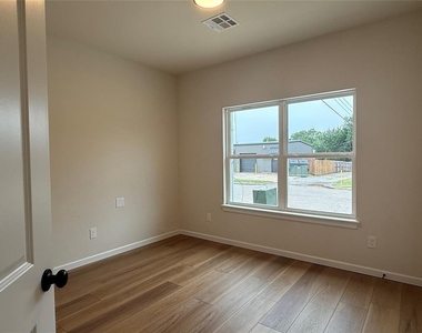 102 Walnut Street - Photo Thumbnail 6