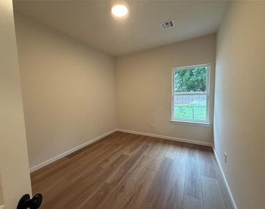 102 Walnut Street - Photo Thumbnail 12