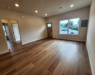 102 Walnut Street - Photo Thumbnail 5