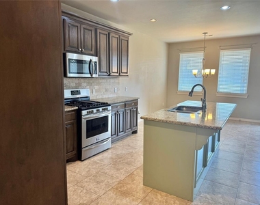 7229 146th Street - Photo Thumbnail 4