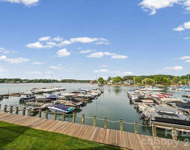 18637 Vineyard Point Lane - Photo Thumbnail 21