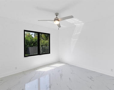 410 Sabal Way - Photo Thumbnail 35