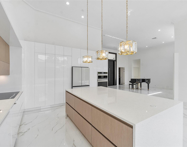 410 Sabal Way - Photo Thumbnail 4