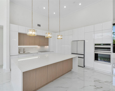 410 Sabal Way - Photo Thumbnail 2