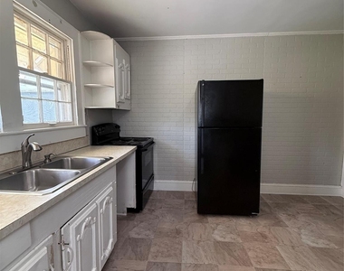 415 W Circle Drive - Photo Thumbnail 2