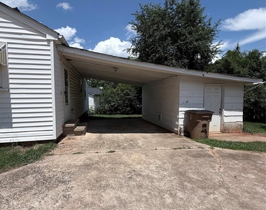 415 W Circle Drive - Photo Thumbnail 1