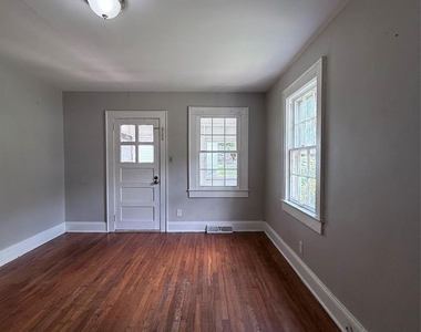 415 W Circle Drive - Photo Thumbnail 4