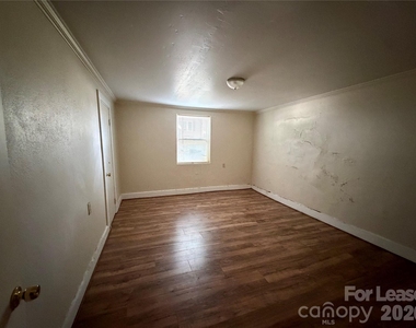 325 Chambers Street - Photo Thumbnail 7