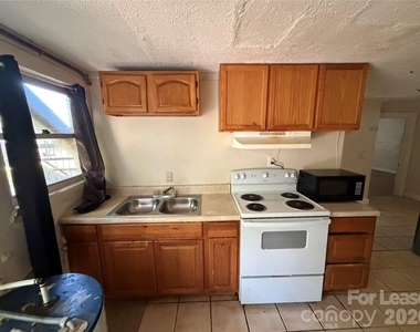 325 Chambers Street - Photo Thumbnail 4