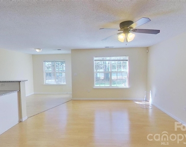 482 Robin Reed Court - Photo Thumbnail 4