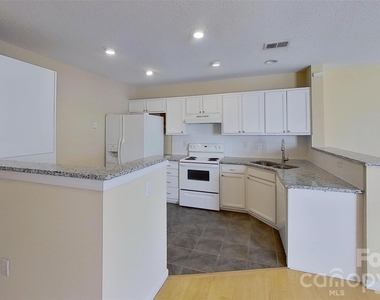 482 Robin Reed Court - Photo Thumbnail 5