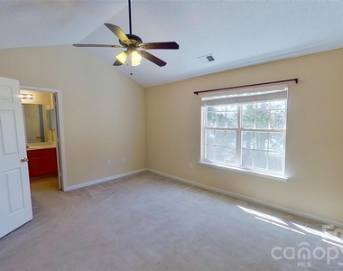 482 Robin Reed Court - Photo Thumbnail 9