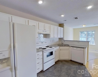 482 Robin Reed Court - Photo Thumbnail 6